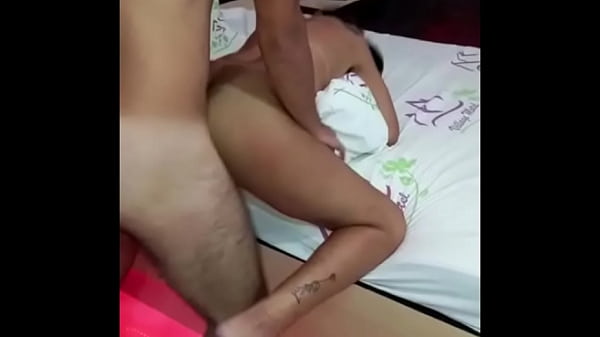 FUDENDO A MULHER DO CORNO ENQUANTO ELE FILMA TUDO