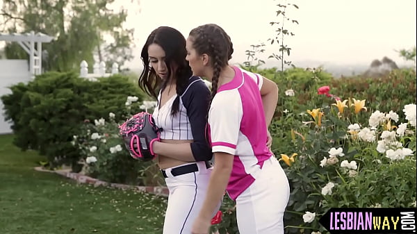 Stunning lesbo toyed by her horny gf Thumbnail