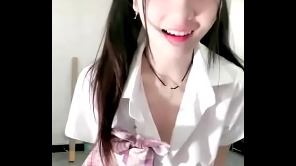 Doce menina com duas caudas! Faz muito tempo que não transmito! JK usa saia curta, tira a roupa e se masturba com adereços, usa vibrador e vibrador em ambos os lados, fecha os olhos e gosta de periféricos domésticos de namoro on-line de alta qualidade