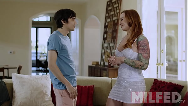 Hot Step Mom makes her Fantasy of Seducing her Stepson
