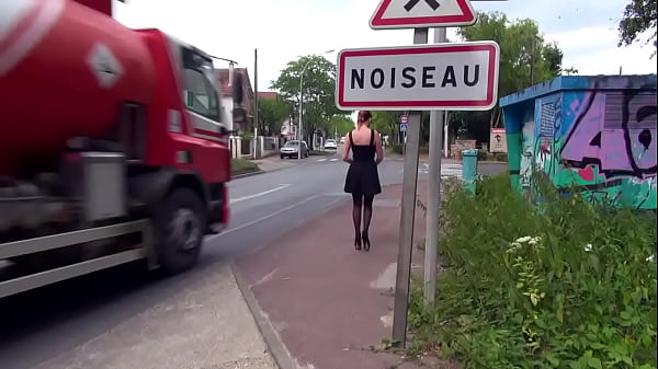 Mature à poil dans la rue et baisée en public !-MF200956 1