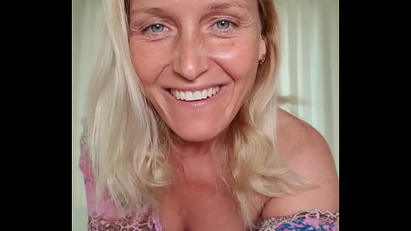 A gostosa Kathia Nobili provocando você em uma partida 1ON1!!!