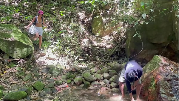 Le doy la mejor follada de su vida en la selva a linda chica desconocida a cambio de darle posada. H.L.
