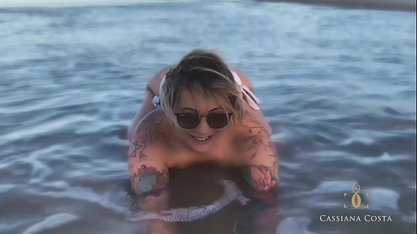 Aquele passeio nua com minhas amigas na praia, os rapazes muito excitados em nos ver peladinhas tomando sol.