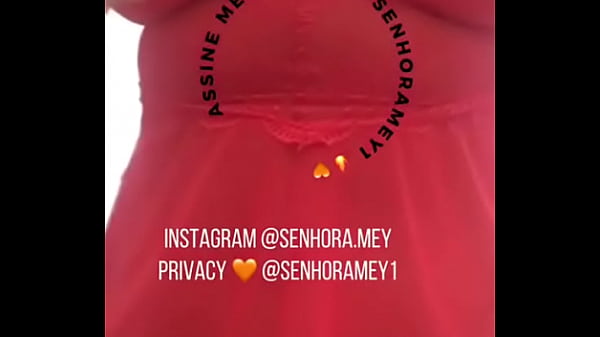 Fazendo aquele stripper super sensual para vocês , tem muito mais no meu assinaturas