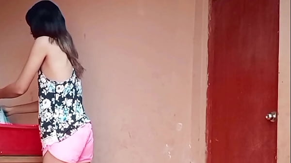 ¡Coño! Moja verga la vecina en la lavandería comunitaria