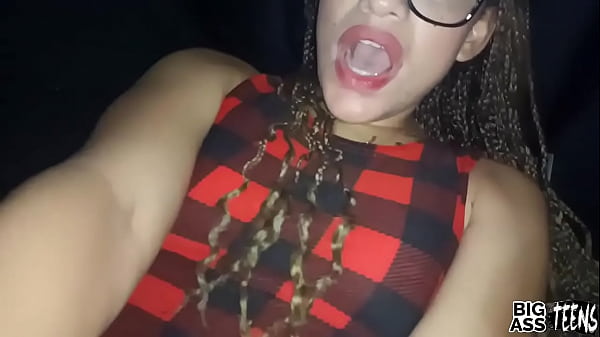 A madrasta do Milf quer que o enteado goze na bucetinha dela, marido corno pega a mulher traidora vadia