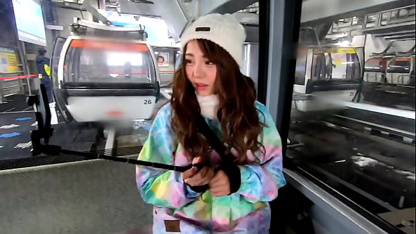 Conheci o Rio quando conversava com amadores em uma estação de esqui em Niigata. Aparentemente, ela deveria dirigir até lá com as amigas, mas ela me chegou cedo de trem.