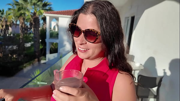 Anyám izgalmas reggele a hotelben - kemény orgazmus