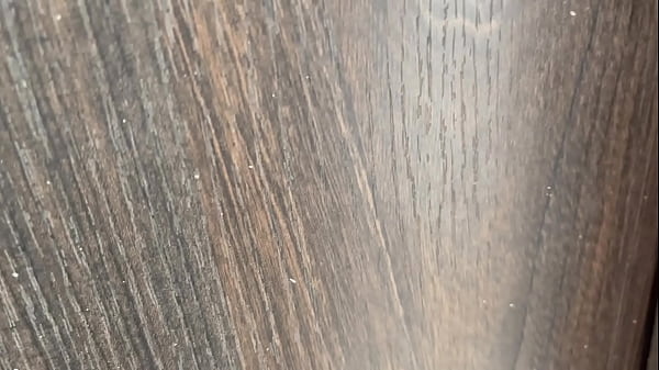 Le doy la mejor follada de la vida a mi nueva vecina a cambio de arreglar su computadora. Me corro rico. H.L.