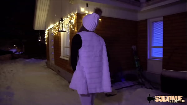 Kinuski, une blonde coquine qui se fait baiser par tous les trous