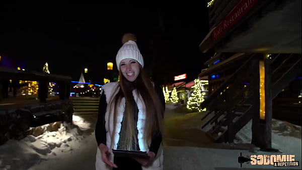 Kinuski, une blonde coquine qui se fait baiser par tous les trous