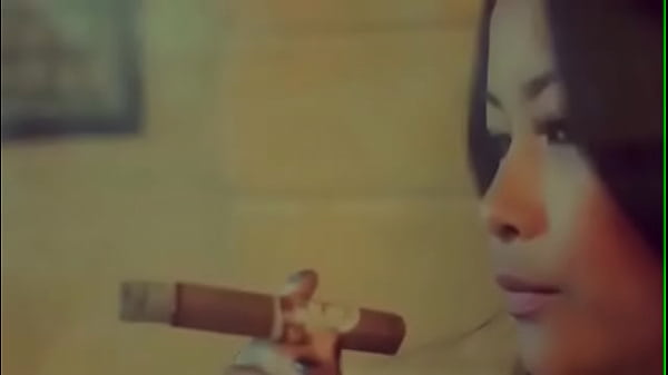 Instagram woman smoke cigar Thumbnail