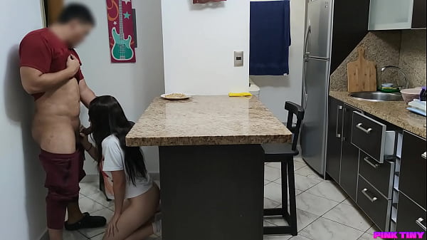 Casa Familiar donde tengo que Vivir con mi Tio Pervertido que una ves se Aprovecho de mi y quiere Volver hacerlo
