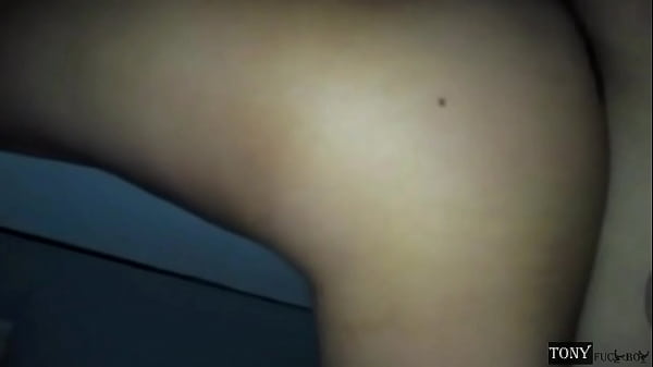 Comenzó gritando y terminó disfrutando.. El secreto es dejar que solita se lo meta y de Sentones cuando es su primera vez por el culo