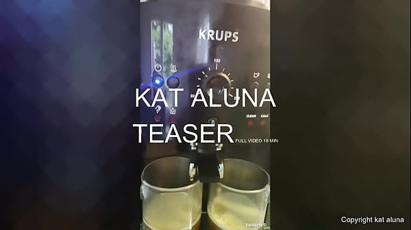 Je lui vide les couilles bien pleines au réveil