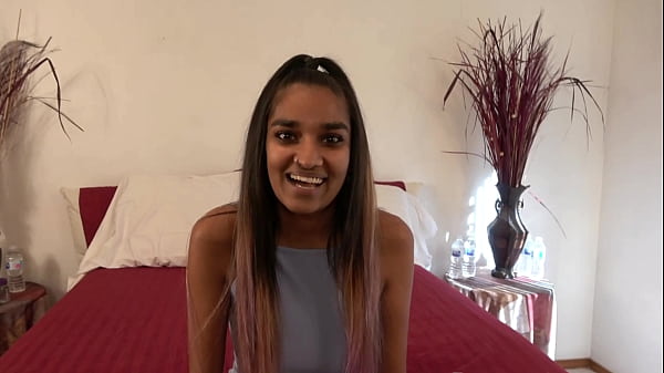 Nagymellű anyukák és egyetemisták szűk punciját keményen megdugják