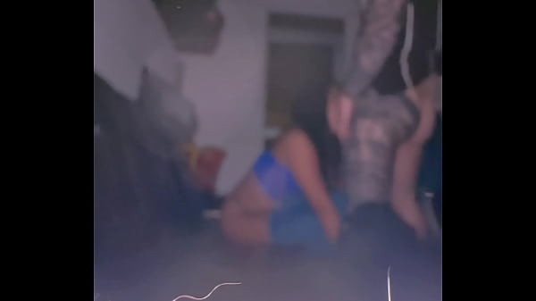 Comiéndome un CULO IMPRESIONANTE después de la fiesta ( Video Casero )