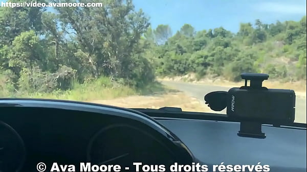 Ava Moore - Salope française se doigte et gicle partout prés d'une route - PORN VLOG