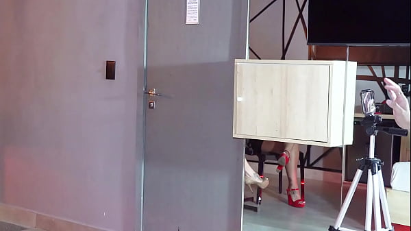 Trailer. Por trás da câmera, com a BlondeLiberal dando entrevista para o Fode Cast e dando o cuzinho para o Lukas Zaad