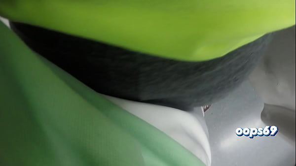 Guy Grinding his Cock in the Ass of a Woman who Goes to Work by Public Train and she Liked !