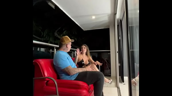 Detras de camaras - Follando y chupando la polla grande de su amante mientras humilla a su esposo  Sara Blonde