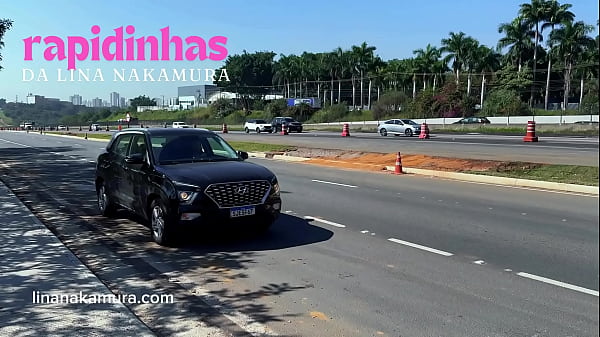 Asiática Gostosa com carro quebrado na Estrada pediu ajuda para Desconhecido e recompensou o safado com uma foda gostosa dentro do carro no meio da estrada – Lina Nakamura – John Coffee