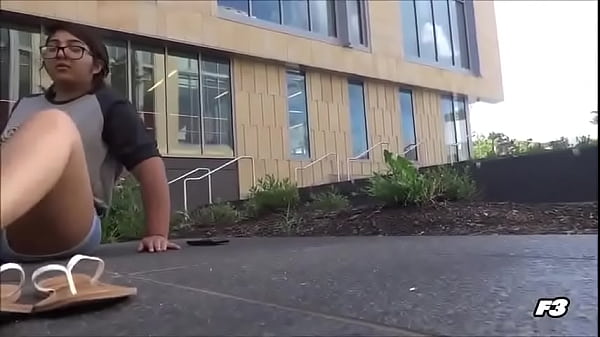 Cité oiled indian feet Thumbnail