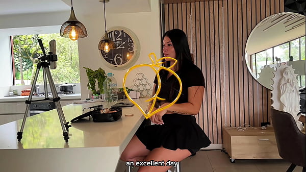 Español de tatuajes y bien dotado me folla en mi propia casa-SALOMÉ GIL-PARTE 1