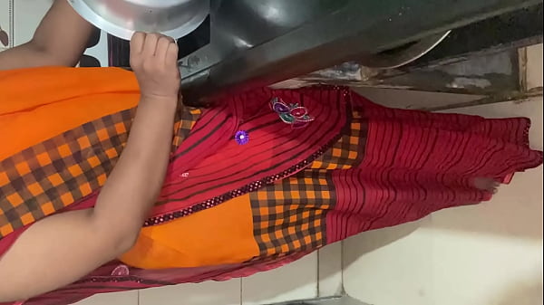 Brother-in-law called Bhabhi from the kitchen to the bedroom and fucked her. Viral Hindi Sex Mms Hindi Voice Thumbnail