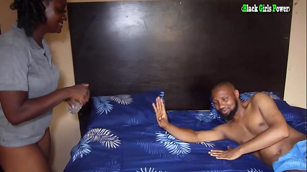 Serviço de quarto feminino ela é safada e louca seduz cliente para sexo pago
