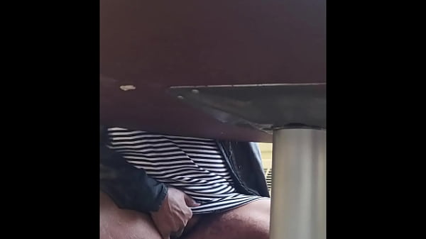 Foi pego filmando esposa Upskirt