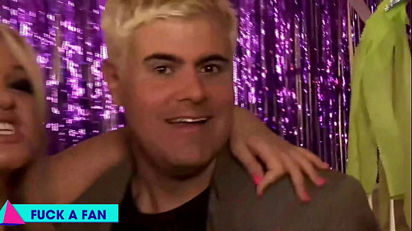 Stepsisters Cayden & Crista Team Up For Epic Threesome Pussy Pounding!