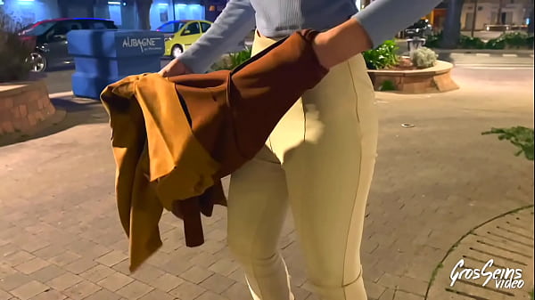 Elisa, 26 ans, découvre le sexe entre filles