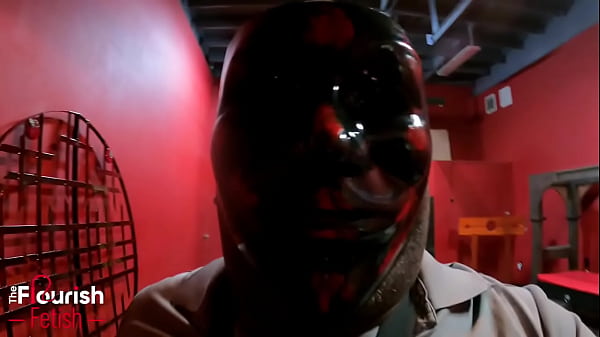 Daisy Diva recebe Câmara BDSM MrFlourish