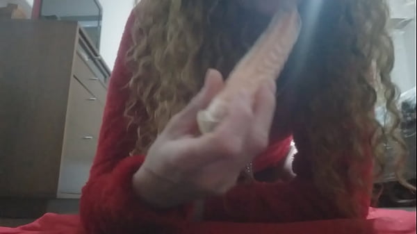 Lady Petera sucks carrot Thumbnail