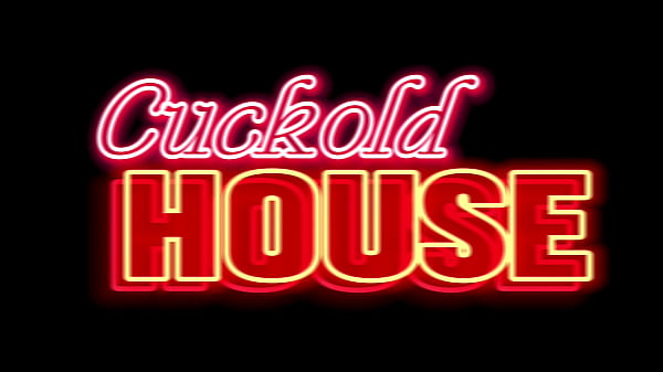 Pauzudo esgarçando a buceta de uma ruivinha casada infiel