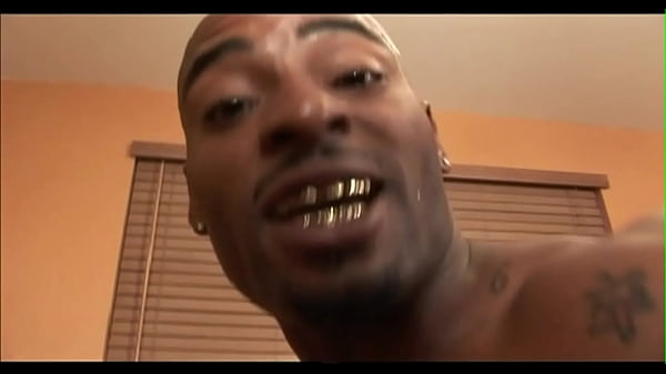 Csinos fekete tinilány próbafelvételen