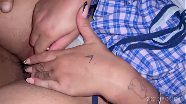 Loira rabuda cavalona sendo fodida por um pau enorme