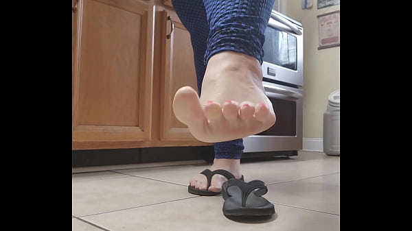 Redqueen86 - Feet Teasers Thumbnail