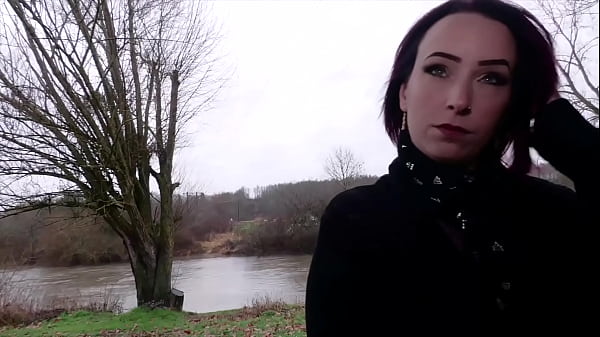 Clochette veut deux bites pour la satisfaire