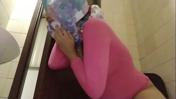 Real Muslim Mom Trying To Stay Quiet And Masturbate Behind Husbands Back To Orgasm Squirt