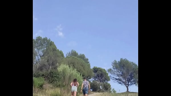 Me follo a mi cita de TINDER en un lugar abandonado