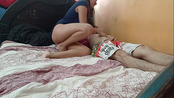 hermanastro mete su gran polla en la vagina de su linda morena hermanastra – sexo casero amateur