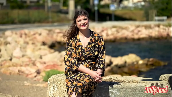 Aurora, milf sexy, passe au niveau suivant Part 1