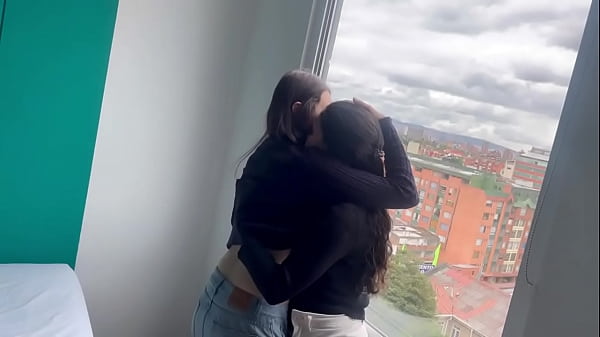 A mi compañera de trabajo le encanta follar en público parte #1