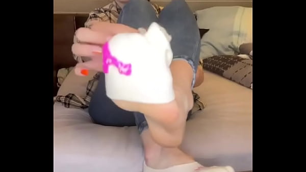 enjoy the sight of my sweaty soles! ️ Full video on OF#feet #feetworld #fetisch  girl creat ... Thumbnail