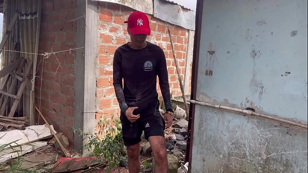 Masturbação completa em público na área do cruzeiro