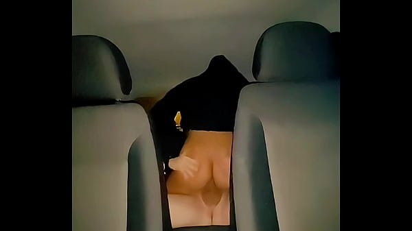 No me aguanto y me follo a la mejor amiga de mi novia en el asiento trasero del auto después de salir del GYM - LA GRABO A ESCONDIDAS AMATAUR REAL MONTANDO EN EL COCHE