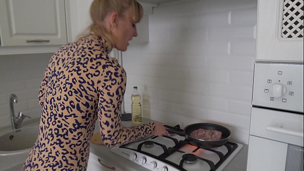 (FREE) VORAREPHILIA (VORE) - WOMAN. FACE LICKING